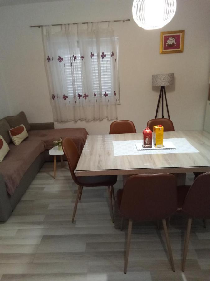 מאקרסקה Apartments Smiljana Mucic מראה חיצוני תמונה